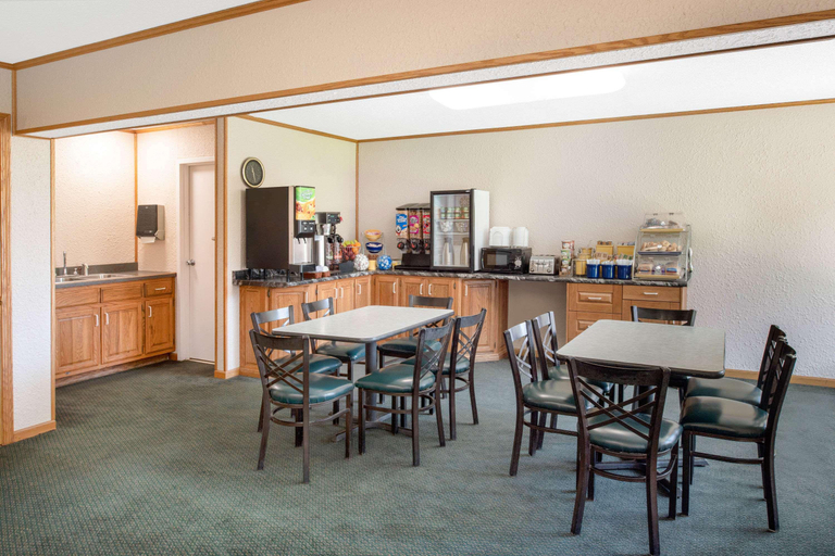 Food & Drinks 5, Days Inn by Wyndham Salem, Illinois, Marion
