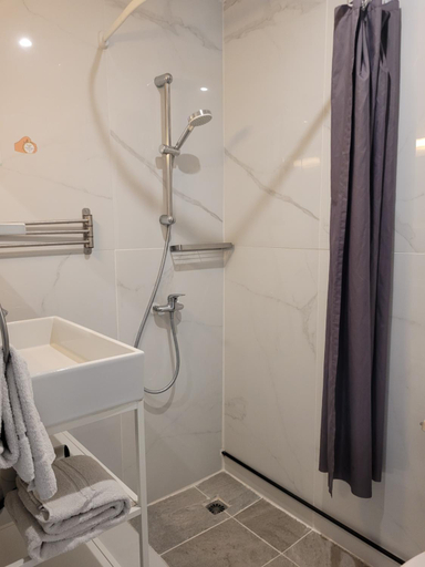 Bathroom 4, Hotel Boquier, Avignon Centre, Vaucluse