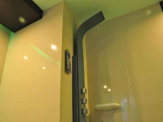 Bathroom 7