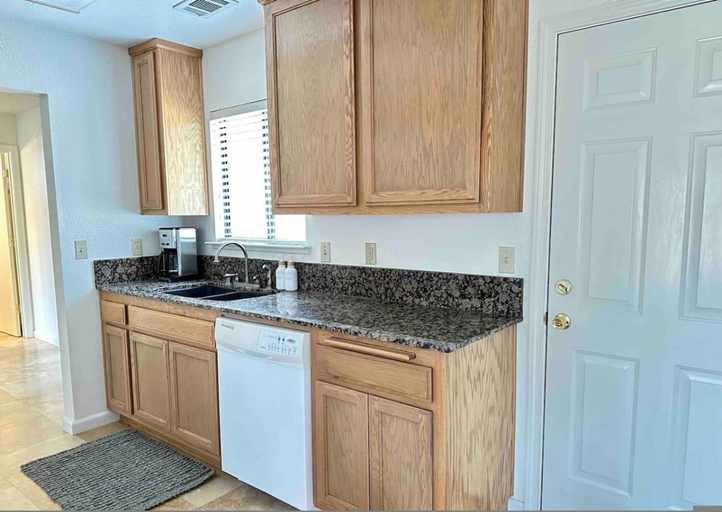 Private kitchen 2, Prime Location Yosemite Adventure by Casa Oso, Madera