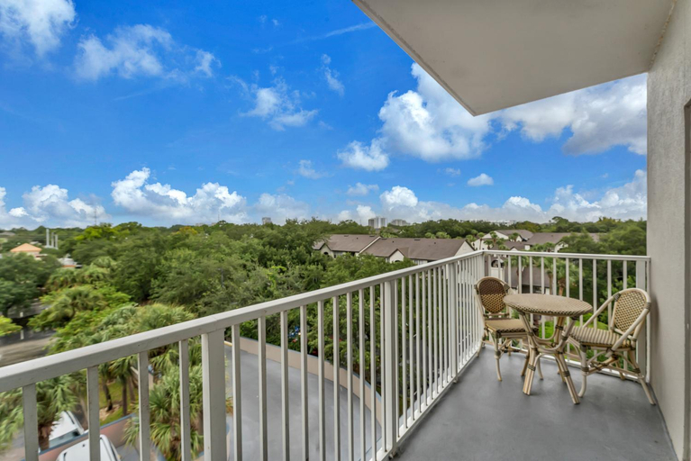 Others 5, 2BR condo minutes to Disney Springs, Orange