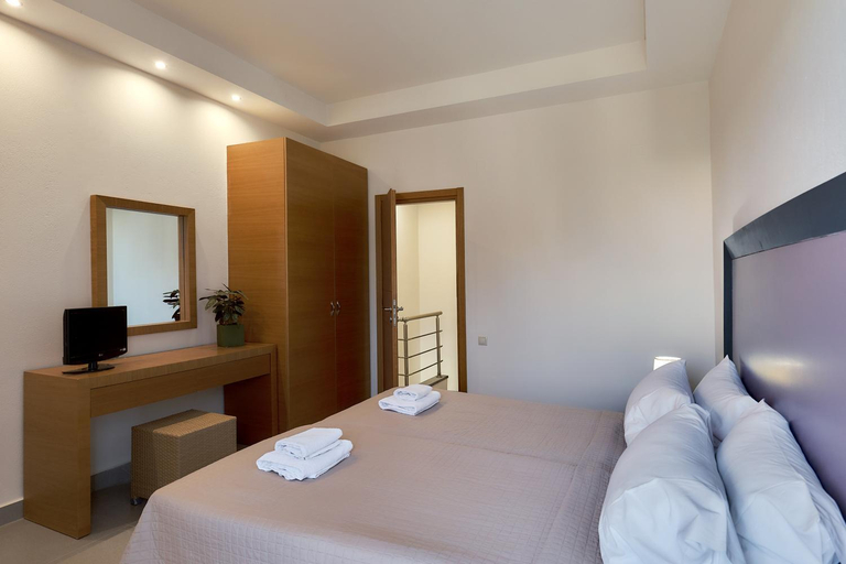 Bedroom 3, Creteco Hotel & Suites, Crete