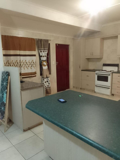 Others 2, Mlawu Guest House, Ugu