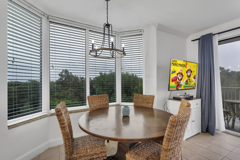 Others 4, 2BR condo minutes to Disney Springs, Orange