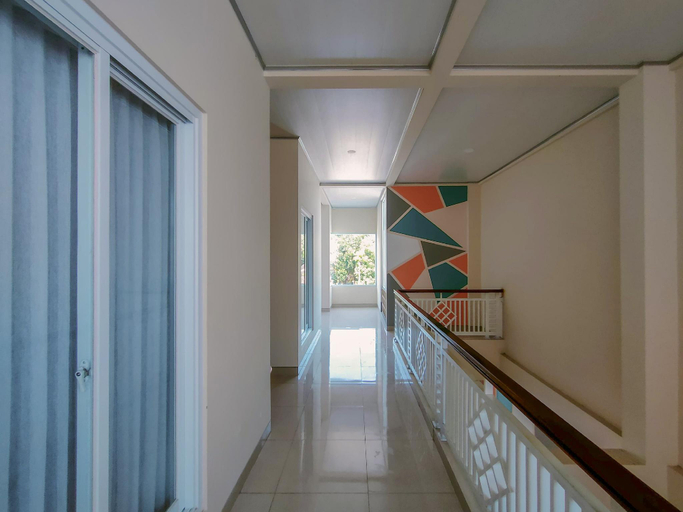 Public Area 2, RedDoorz @ Araya House Ngawi, Ngawi
