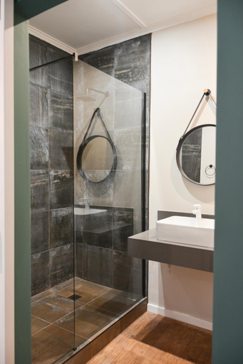 Bathroom 3, Biggy Best Cottages, Umgungundlovu