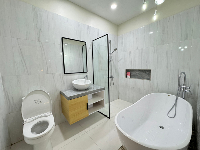 Bathroom 5, De Luna Villa 4 bedrooms with heated pool, Bandung