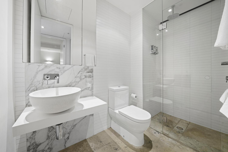 Bathroom 2, Flinders Street Apartments, Melbourne
