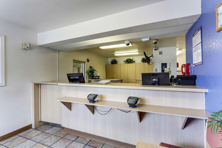 Public Area 2, Motel 6 Port Allen, LA - Baton Rouge, West Baton Rouge