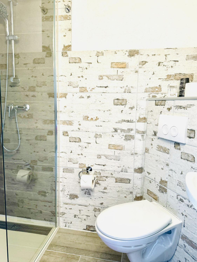 Bathroom 14