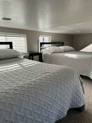 Bedroom, Oceanview Cabin 21 Jacuzzi Large Deck w View, Del Norte