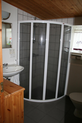 Bathroom 3, Grimstunga Guesthouse Holsfjollum Grimsstaði road 864, Öxarfjarðarhreppur