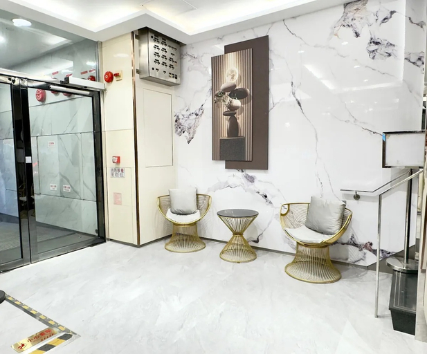 Others 4, Hennessy Hotel, Hong Kong Island