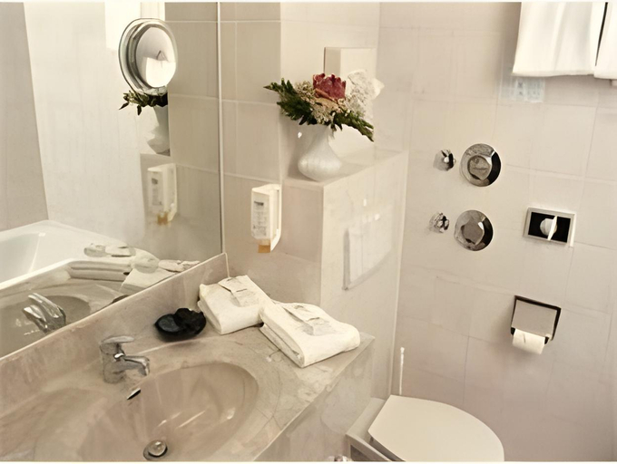 Bathroom 4, ACHAT Hotel Chemnitz, Chemnitz