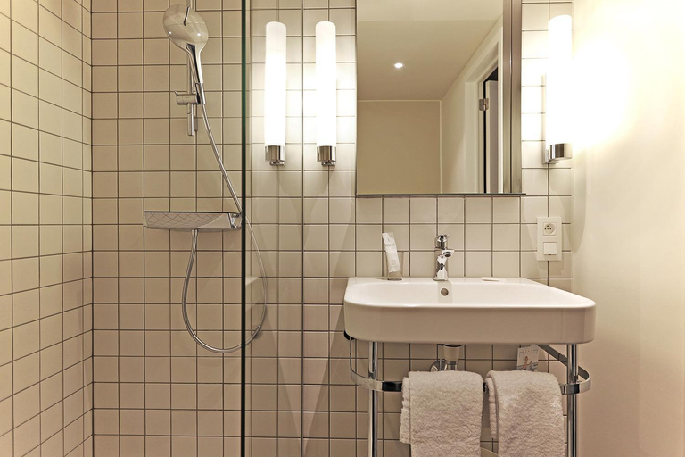 Bathroom 4, Hotel Van Belle, Bruxelles