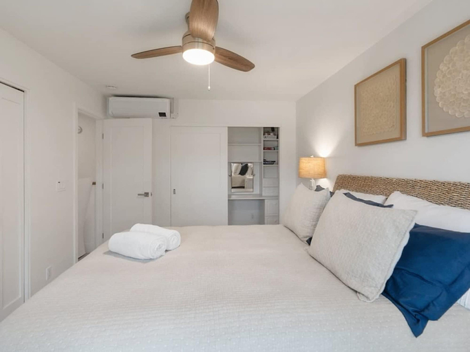 Room 4, Cozy Pet Friendly 3 Bedroom, San Diego