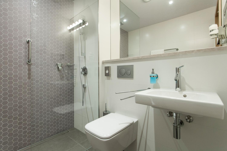 Bathroom 4, Hotel Carol, Praha 8