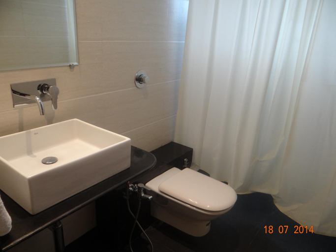 Bathroom 3, Temple View Hotel, Ahmadnagar