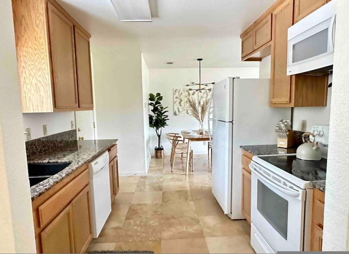 Private kitchen 3, Prime Location Yosemite Adventure by Casa Oso, Madera