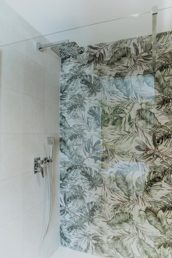Bathroom 3, King Charles Boutique