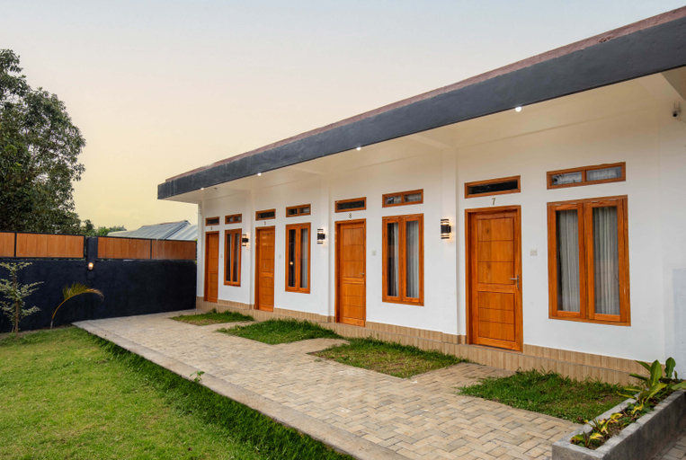 Exterior 3
