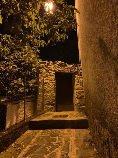 Others 5, casa n'donda, Salerno