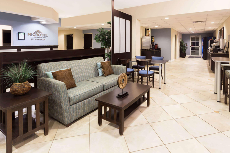 Public Area 2, Microtel Inn & Suites by Wyndham Spring Hill/Weeki Wachee, Hernando