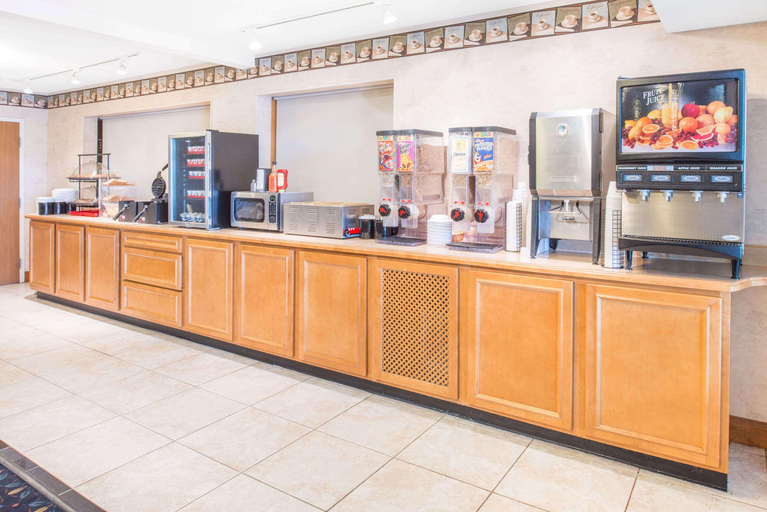 Public Area 2, Ramada by Wyndham Springfield North, Sangamon