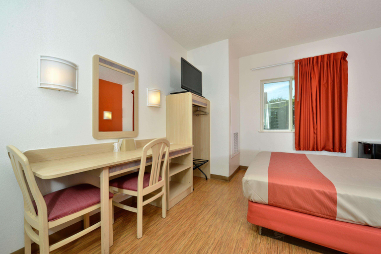Bedroom 3, Motel 6 McKinney, TX - North, Collin