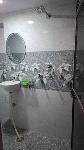 Bathroom 2, Madhavi Homestay, Varanasi