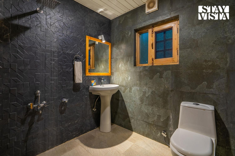 Bathroom 2, StayVista at Alpha and Peek a boo with Lawn, BBQ, Aframe and Bonfire, Srinagar