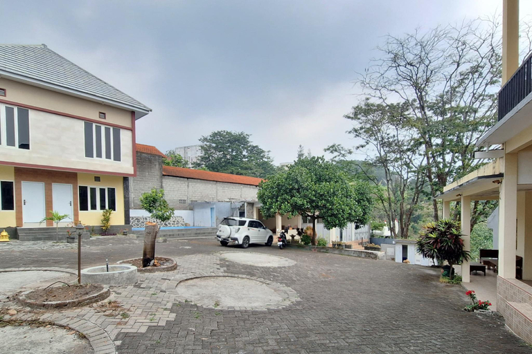 Exterior & Views 5, Villa Bukit Bunga Syariah RedPartner Pacet, Mojokerto