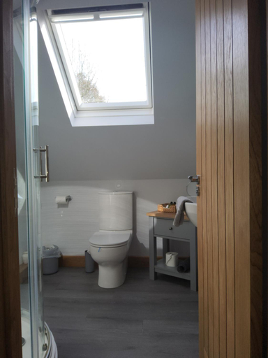 Bathroom 3, Ha'penny Acre, Hampshire