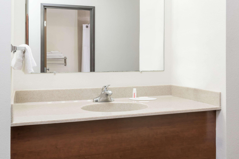 Bathroom 4, Days Inn by Wyndham Sidney NE, Cheyenne