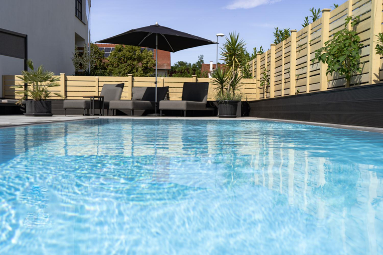 Sport & Beauty 2, Kracher Hotel Doppelzimmer - fur maximal 4 Personen inklusive Pool, Neusiedl am See