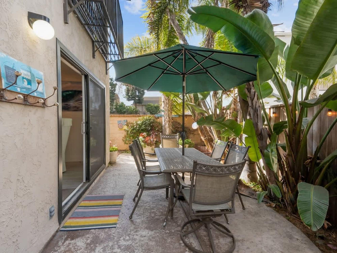 Room 2, Cozy Pet Friendly 3 Bedroom, San Diego
