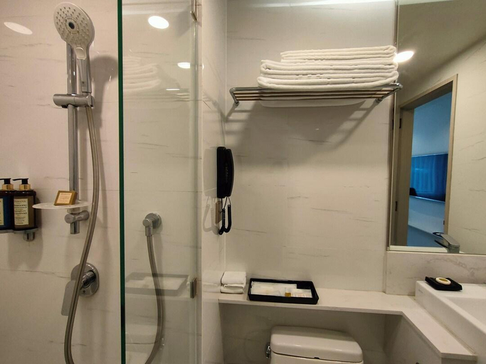 Bathroom 10