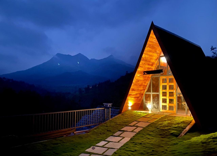 Public Area 1, Kallat British Resort, Wayanad
