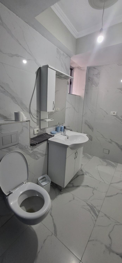 Bathroom 3, Jon rooms, Vlorës