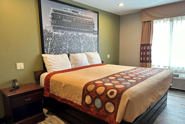 Bedroom 3, Super 8 by Wyndham Frankfort IN, Clinton