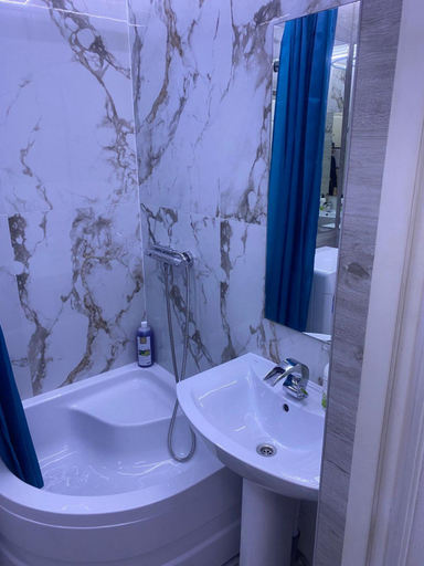 Bathroom 2, Happy House