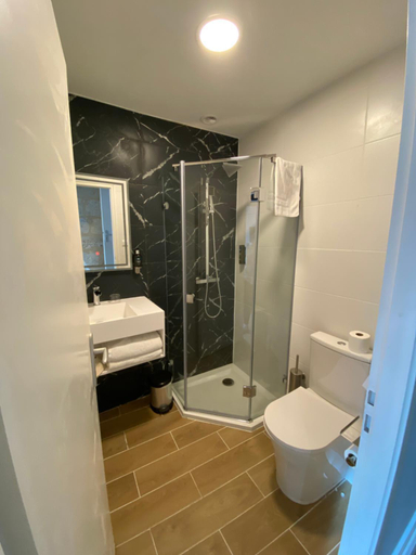 Bathroom 3, Logis Hotel de la Tour Libourne, Gironde