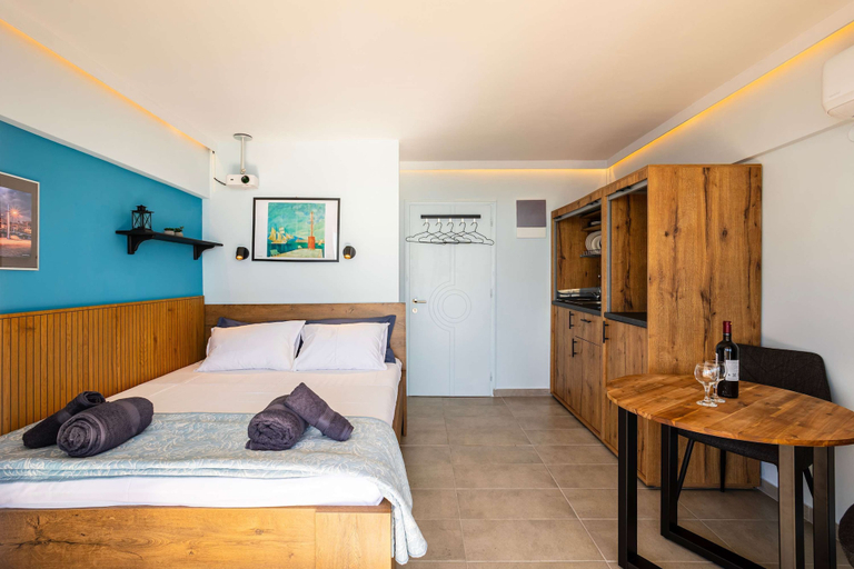 Room 3, Beachfront Sunny Penthouse - Kalamata Seablisss, Peloponnese
