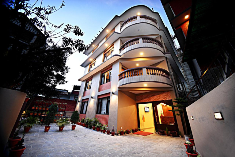 Exterior & Views