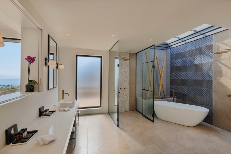 Bathroom 5, Royal Shangri-La