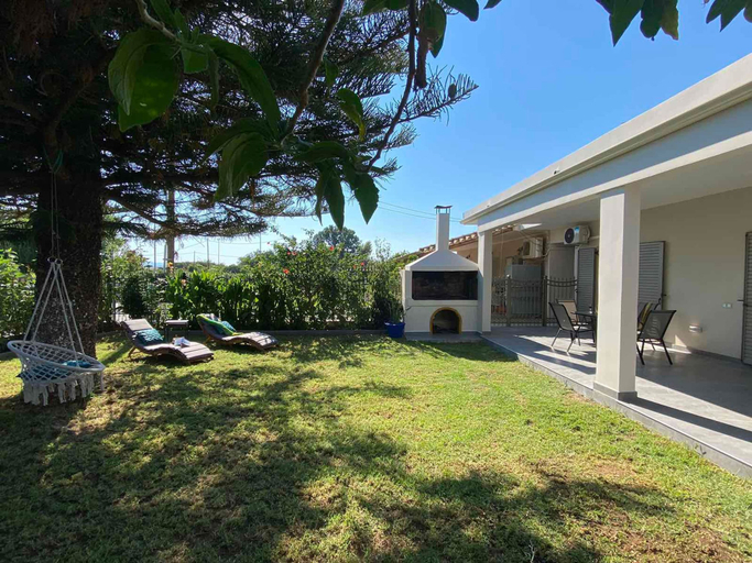 Room 2, Kalamata Garden Haven - Escape Amidst Greenery, Peloponnese