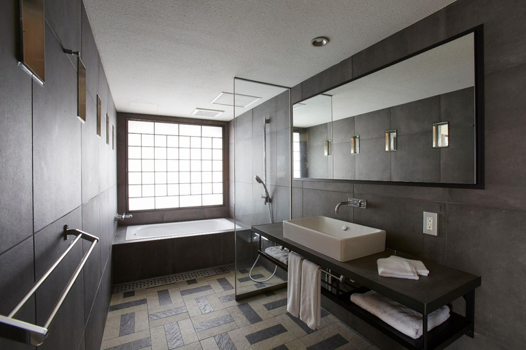 Bathroom 12