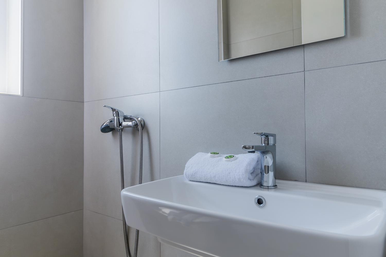 Bathroom 5, Sunflower Apartments, Ionian Islands