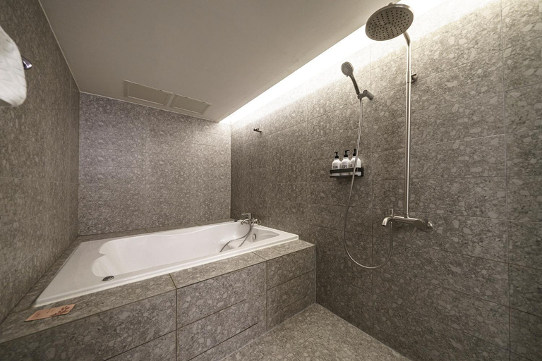 Bathroom 3, Hotel H, Gandong