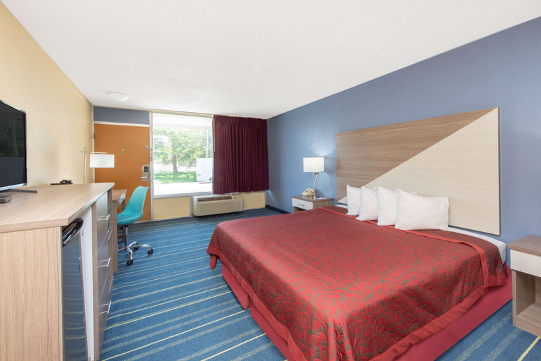 Bedroom 3, Days Inn by Wyndham Salem, Illinois, Marion